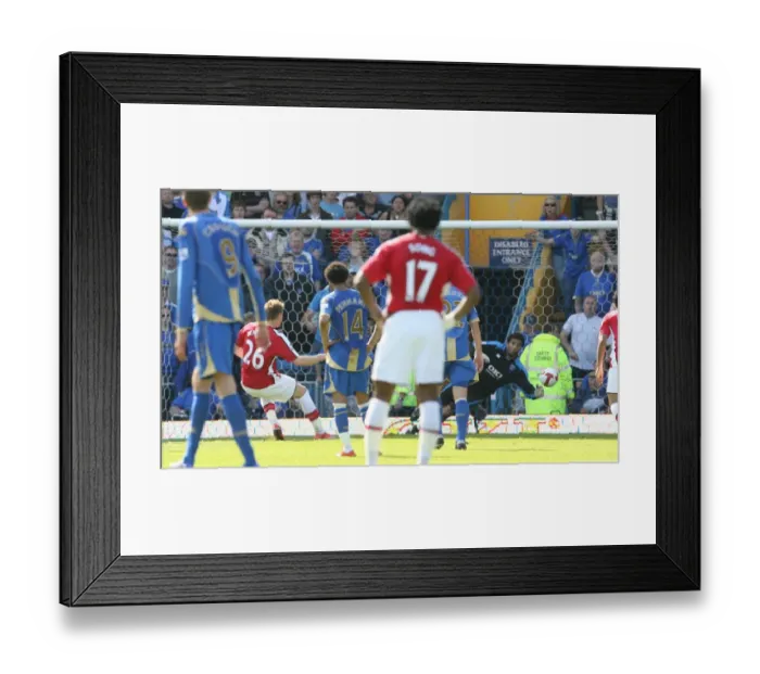 Framed Print : Nicklas Bendtner shoots past Portsmouth goalkeeper Framed Print : Nicklas Bendtner shoots past Portsmouth goalkeeper