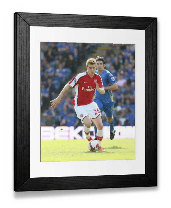 Framed Print : Nicklas Bendtner (Arsenal) Richard Hughes (Portsmouth) Framed Print : Nicklas Bendtner (Arsenal) Richard Hughes (Portsmouth)