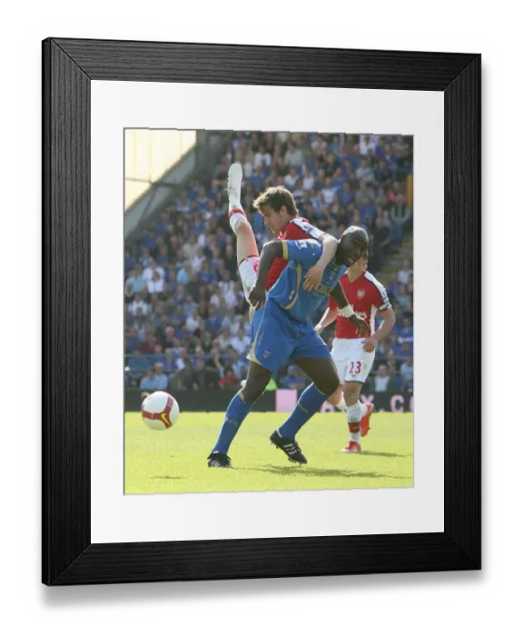 Framed Print : Aaron Ramsey (Arsenal) Sol Campbell (Portsmouth)