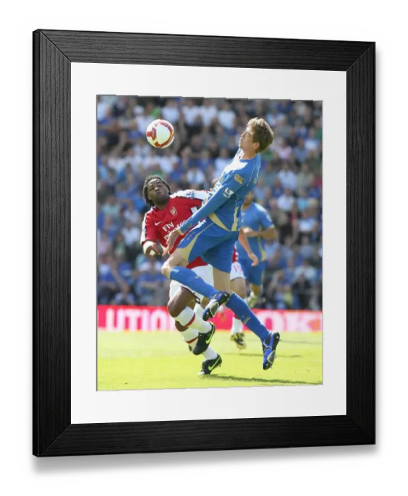 Framed Print : Alex Song (Arsenal) Peter Crouch (Portsmouth)