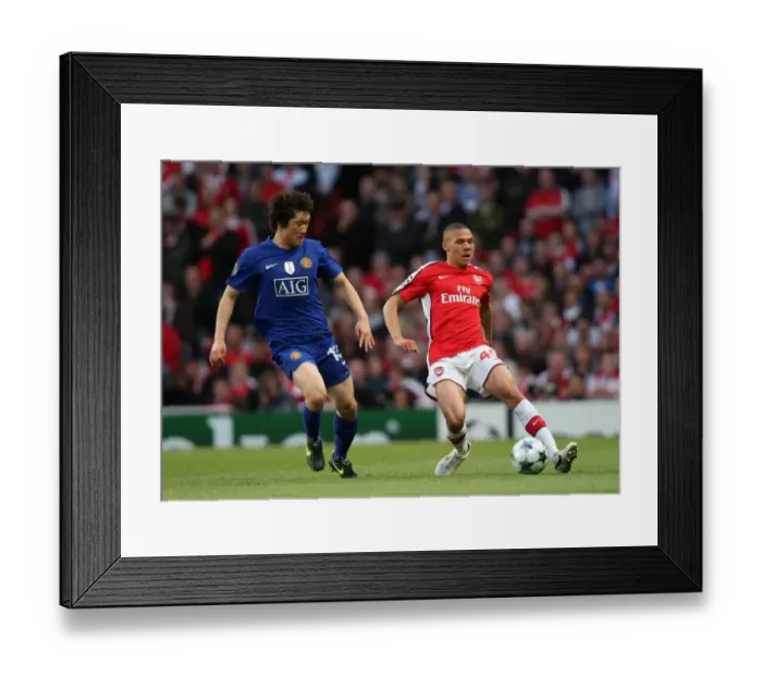 Framed Print : Kieran Gibbs (Arsenal) Ji-Sung Park (Man Utd) Framed Print : Kieran Gibbs (Arsenal) Ji-Sung Park (Man Utd)