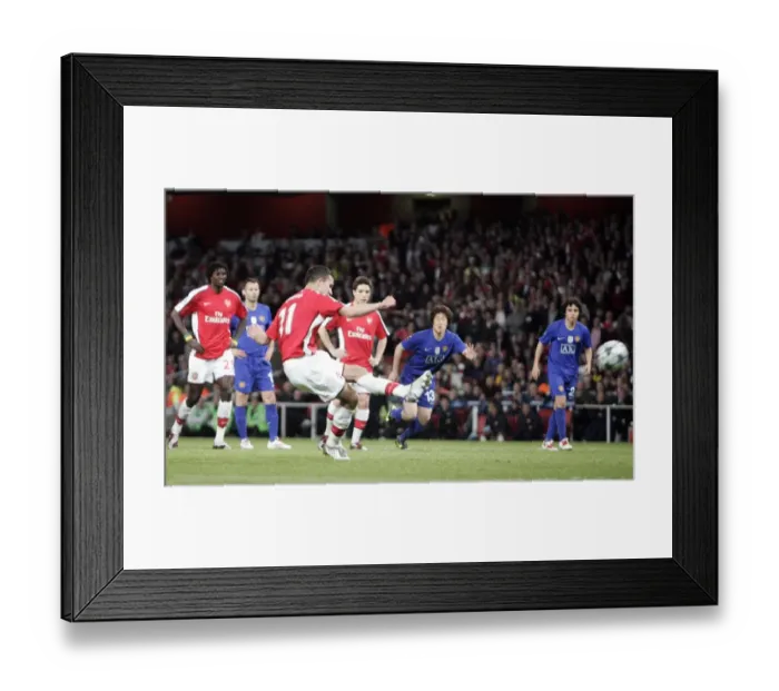 Framed Print : Robin van Persie scores Arsenals goal from the penalty spot