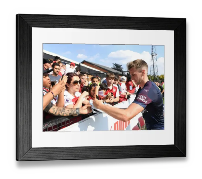 Framed Print : Rob Holding Greets Fans: Borehamwood vs Arsenal Pre-Season Friendly