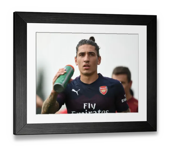 Framed Print : Hector Bellerin in Action: Arsenal's Pre-Season Clash at Borehamwood (2018) Framed Print : Hector Bellerin in Action: Arsenal's Pre-Season Clash at Borehamwood (2018)