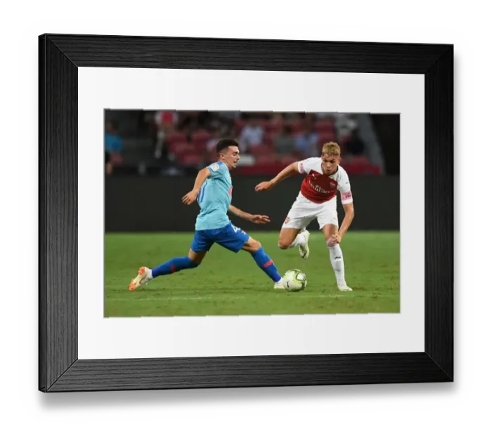 Framed Print : Arsenal's Emile Smith Rowe Clashes with Atletico Madrid's Joaquin Munoz in International Champions Cup 2018