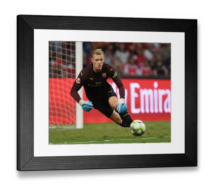 Framed Print : Arsenal's Bernd Leno Goes Head-to-Head Against Paris Saint-Germain in 2018 Pre-Season Clash