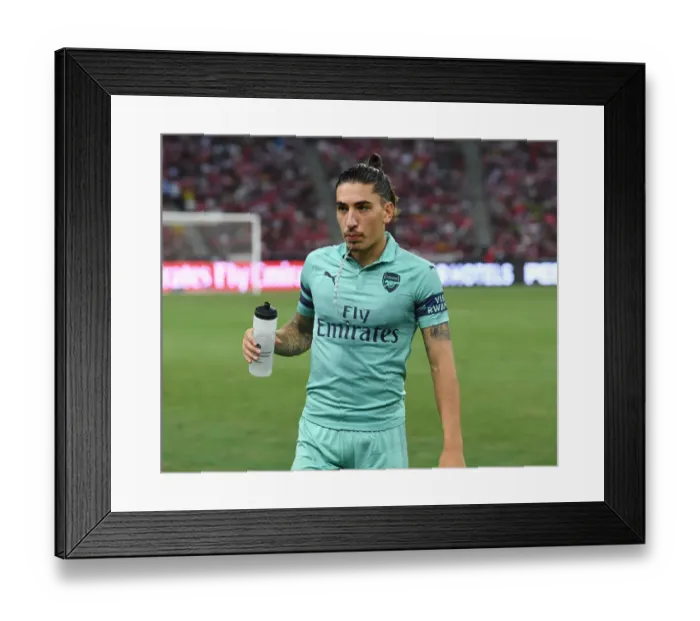 Framed Print : Hector Bellerin Faces Off Against Paris Saint-Germain in 2018 International Champions Cup Framed Print : Hector Bellerin Faces Off Against Paris Saint-Germain in 2018 International Champions Cup