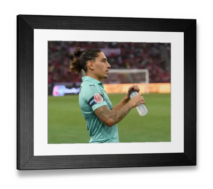 Framed Print : Arsenal's Hector Bellerin Goes Head-to-Head with Paris Saint-Germain in 2018 International Champions Cup Framed Print : Arsenal's Hector Bellerin Goes Head-to-Head with Paris Saint-Germain in 2018 International Champions Cup