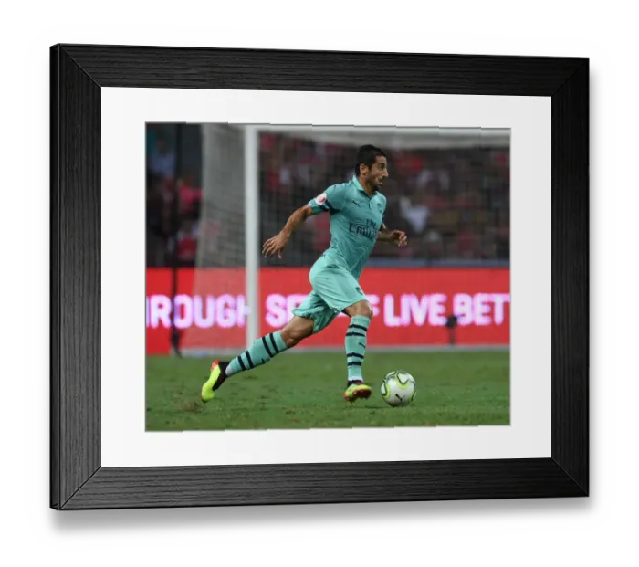 Framed Print : Henrikh Mkhitaryan's Standout Performance: Arsenal Outshines Paris Saint-Germain in 2018 International Champions Cup (Singapore)