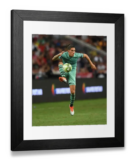 Framed Print : Hector Bellerin in Action: Arsenal vs Paris Saint-Germain, International Champions Cup 2018 Framed Print : Hector Bellerin in Action: Arsenal vs Paris Saint-Germain, International Champions Cup 2018