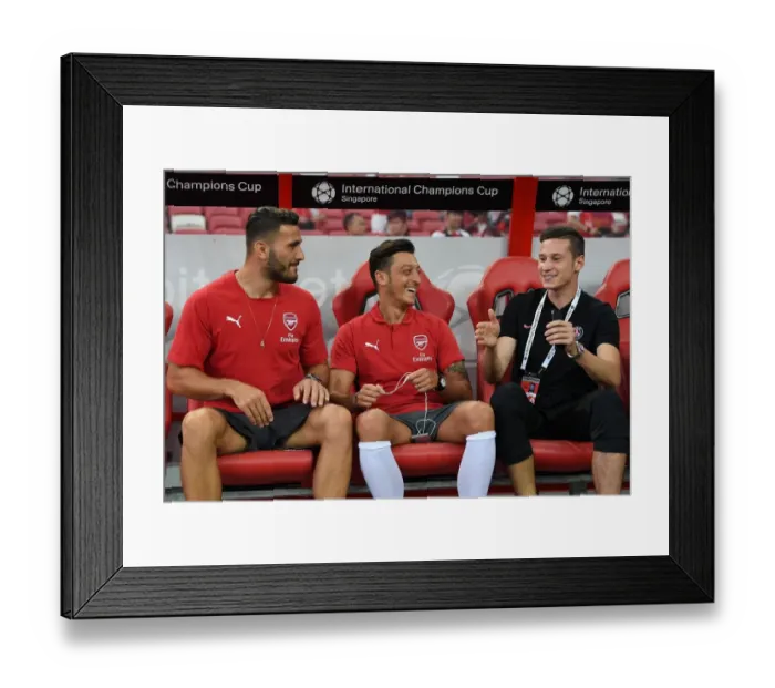 Framed Print : Arsenal's Ozil and Kolasinac Engage with PSG's Draxler Ahead of 2018 International Champions Cup Clash Framed Print : Arsenal's Ozil and Kolasinac Engage with PSG's Draxler Ahead of 2018 International Champions Cup Clash