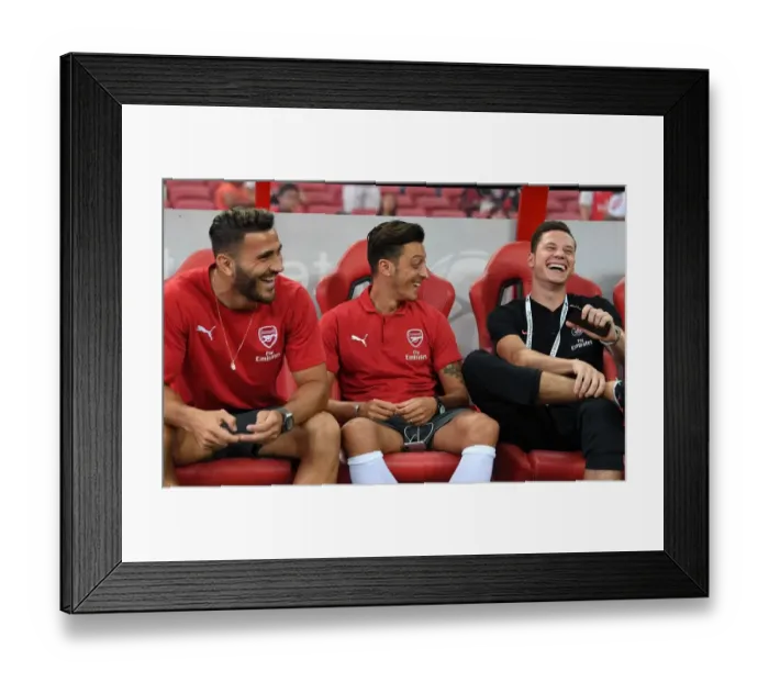 Framed Print : Arsenal's Ozil and Kolasinac Connect with Draxler of PSG Before International Champions Cup Clash