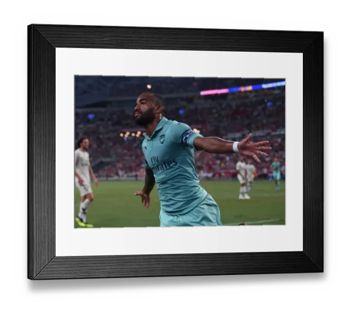 Framed Print : Arsenal vs Paris Saint-Germain: International Champions Cup Clash in Singapore (2018) Framed Print : Arsenal vs Paris Saint-Germain: International Champions Cup Clash in Singapore (2018)