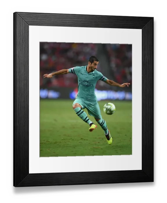 Framed Print : Arsenal's Mkhitaryan Faces Off Against Paris Saint-Germain in 2018 International Champions Cup