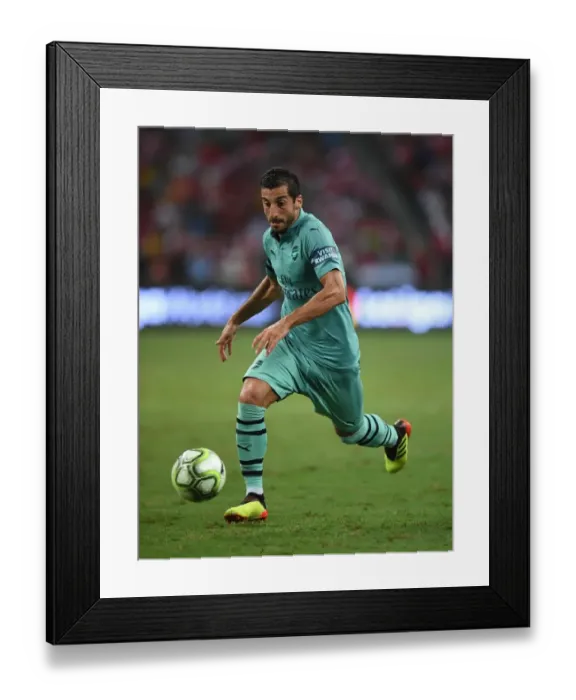 Framed Print : Arsenal's Henrikh Mkhitaryan Faces Off Against Paris Saint-Germain in 2018 International Champions Cup