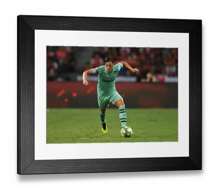 Framed Print : Mesut Ozil in Action: Arsenal vs Paris Saint-Germain, International Champions Cup 2018 Framed Print : Mesut Ozil in Action: Arsenal vs Paris Saint-Germain, International Champions Cup 2018