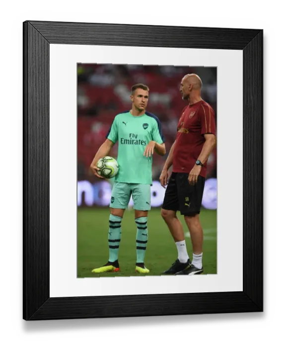 Framed Print : Arsenal's Ramsey and Bould: Pre-Match Huddle Against Paris Saint-Germain, 2018