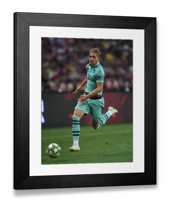 Framed Print : Emile Smith Rowe Shines in Arsenal's International Champions Cup Clash Against Paris Saint-Germain (2018, Singapore) Framed Print : Emile Smith Rowe Shines in Arsenal's International Champions Cup Clash Against Paris Saint-Germain (2018, Singapore)