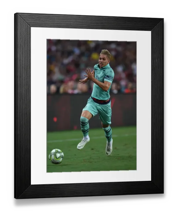 Framed Print : Emile Smith Rowe Shines: Arsenal's Upset of Paris Saint-Germain in 2018 International Champions Cup (Singapore)