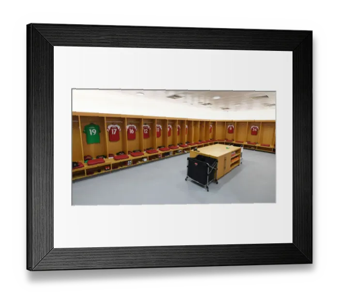 Framed Print : Arsenal FC: Behind the Scenes in the Changing Room before Manchester City Clash (2018-19)