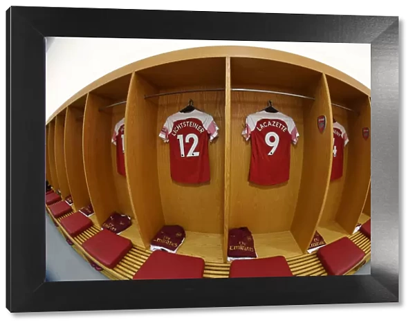 Arsenal FC: Pre-Match Huddle in Home Changing Room vs Manchester City (2018-19)