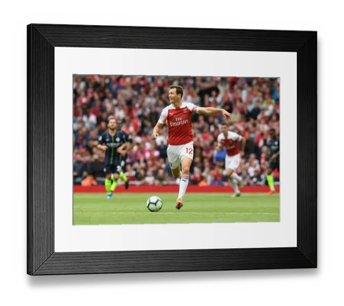 Framed Print : Stephan Lichtsteiner in Action: Arsenal vs Manchester City (2018-19)
