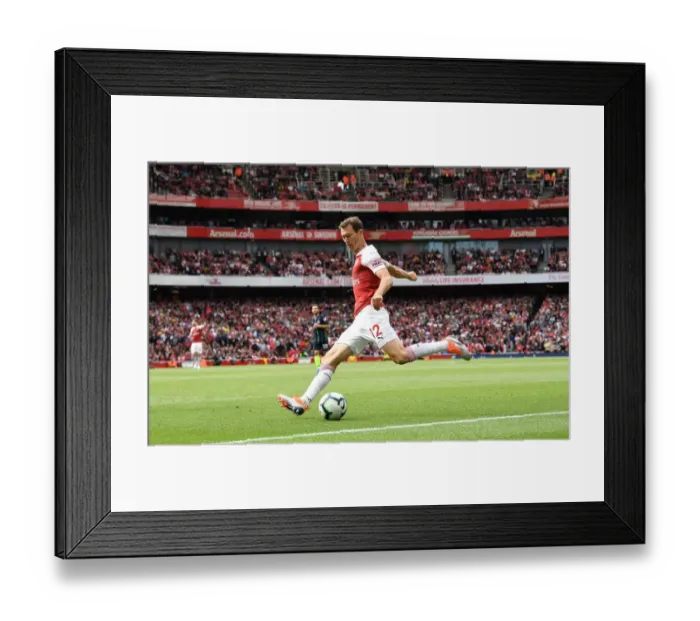 Framed Print : Stephan Lichtsteiner in Action: Arsenal vs Manchester City (2018-19)