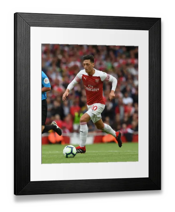 Framed Print : Mesut Ozil in Action: Arsenal vs Manchester City, Premier League 2018-19