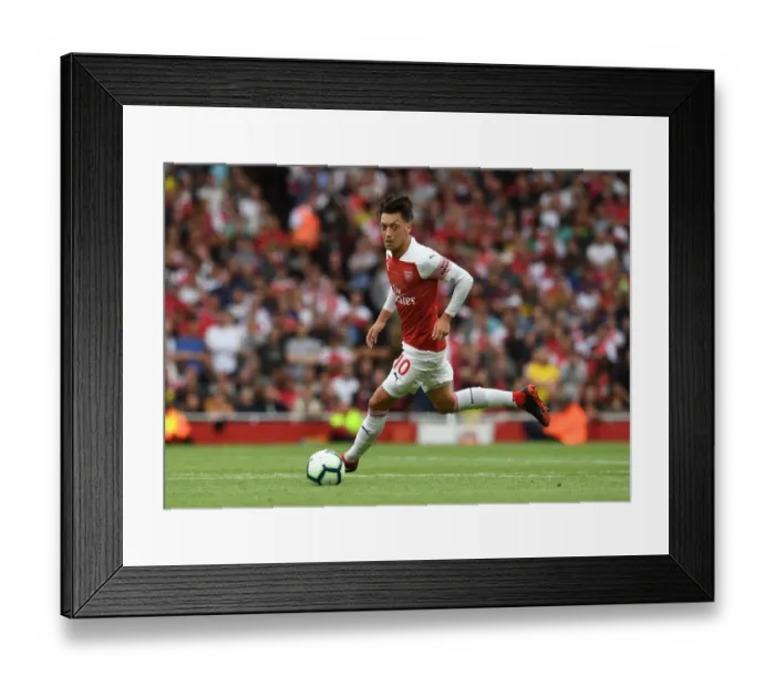 Framed Print : Mesut Ozil in Action: Arsenal vs Manchester City, Premier League 2018-19 Framed Print : Mesut Ozil in Action: Arsenal vs Manchester City, Premier League 2018-19