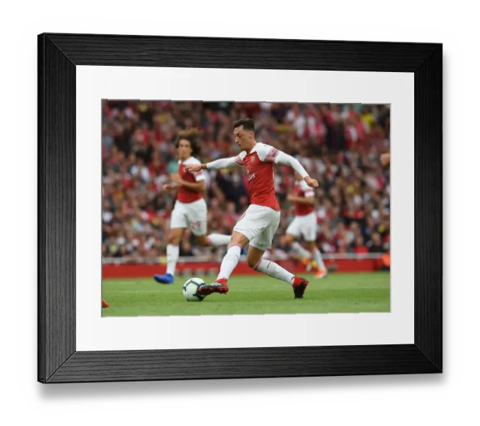 Framed Print : Mesut Ozil in Action: Arsenal vs Manchester City, Premier League 2018-19