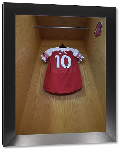 Mesut Ozil's Arsenal Shirt in Arsenal Changing Room Before Arsenal vs Manchester City (2018-19)