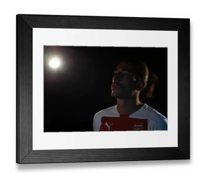 Framed Print : Hector Bellerin at Arsenal's 2018 / 19 First Team Photo Call