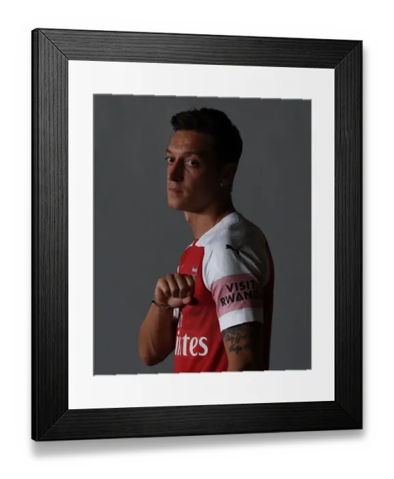 Framed Print : Mesut Ozil at Arsenal's 2018 / 19 First Team Photo Call Framed Print : Mesut Ozil at Arsenal's 2018 / 19 First Team Photo Call