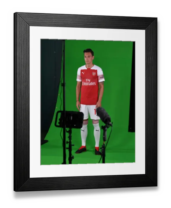 Framed Print : Arsenal First Team: Mesut Ozil at 2018 / 19 Photo Call Framed Print : Arsenal First Team: Mesut Ozil at 2018 / 19 Photo Call