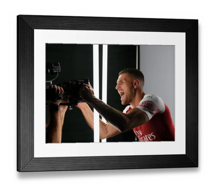 Framed Print : Arsenal Football Club: Aaron Ramsey at 2018 / 19 Team Photo Call Framed Print : Arsenal Football Club: Aaron Ramsey at 2018 / 19 Team Photo Call