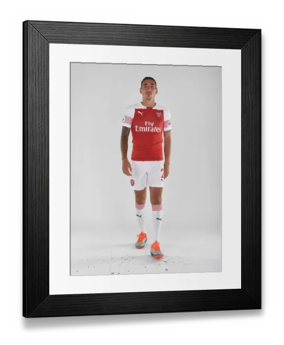 Framed Print : Arsenal's Hector Bellerin at 2018 / 19 First Team Photo Call Framed Print : Arsenal's Hector Bellerin at 2018 / 19 First Team Photo Call