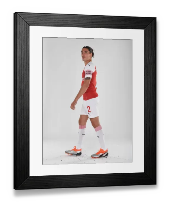 Framed Print : Arsenal's Hector Bellerin at 2018 / 19 First Team Photo Call Framed Print : Arsenal's Hector Bellerin at 2018 / 19 First Team Photo Call