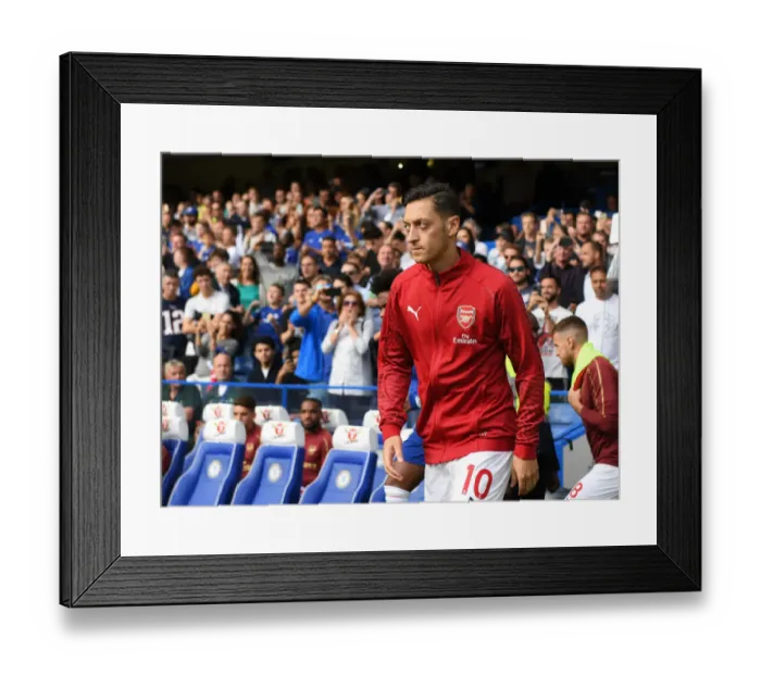 Framed Print : Mesut Ozil: Gearing Up for Chelsea vs Arsenal Clash (2018-19) Framed Print : Mesut Ozil: Gearing Up for Chelsea vs Arsenal Clash (2018-19)