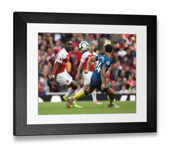 Framed Print : Arsenal vs. West Ham: Welbeck vs. Fredericks in Premier League Clash Framed Print : Arsenal vs. West Ham: Welbeck vs. Fredericks in Premier League Clash
