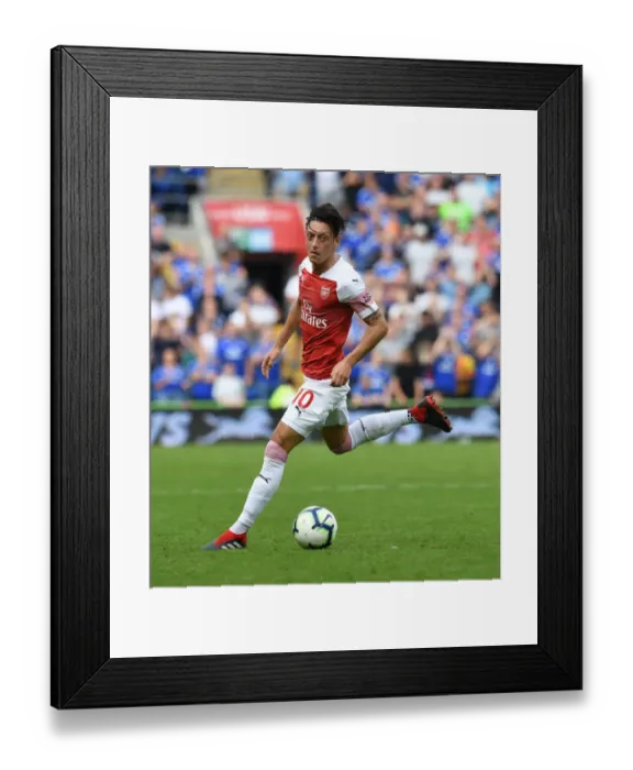 Framed Print : Mesut Ozil in Action: Cardiff City vs Arsenal, Premier League 2018-19 Framed Print : Mesut Ozil in Action: Cardiff City vs Arsenal, Premier League 2018-19