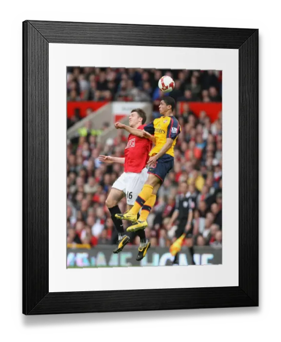 Framed Print : Denilson (Arsenal) Michael Carrick (Man United) Framed Print : Denilson (Arsenal) Michael Carrick (Man United)