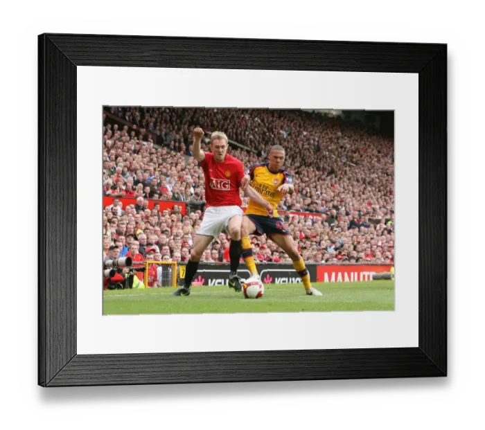 Framed Print : Head-to-Head: Kieran Gibbs vs Darren Fletcher - Manchester United vs Arsenal, 0:0, Barclays Premier League, Old Trafford, 2009