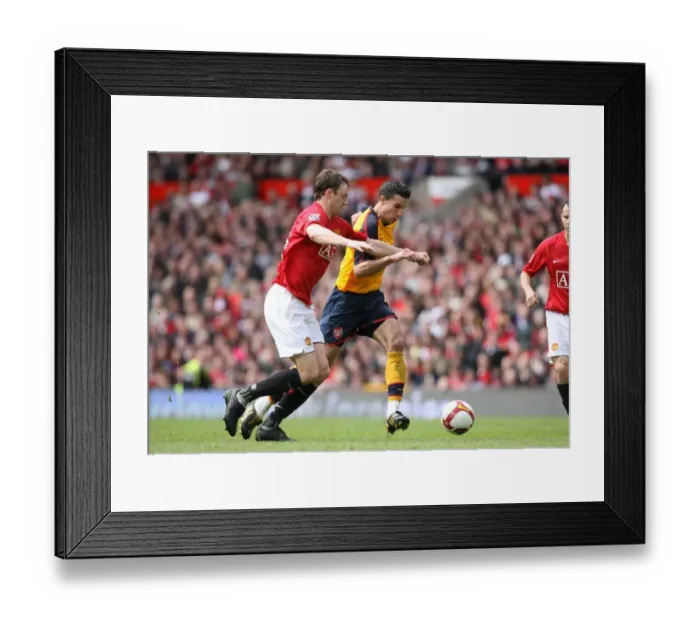 Framed Print : Robin van Persie (Arsenal) Jonny Evans (Man United) Framed Print : Robin van Persie (Arsenal) Jonny Evans (Man United)