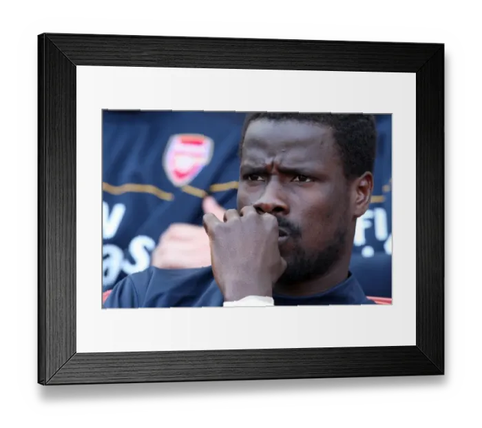 Framed Print : Emmanuel Eboue's Struggle: Arsenal vs. Chelsea, 10 / 5 / 09 (4-1)