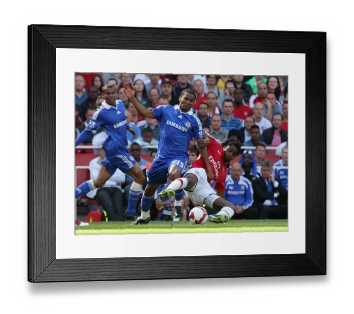 Framed Print : Alex Song (Arsenal) Florent Malouda (Chelsea) Framed Print : Alex Song (Arsenal) Florent Malouda (Chelsea)