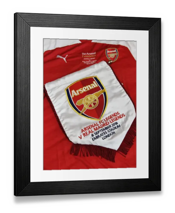 Framed Print : Arsenal Legends vs Real Madrid Legends: Pennant in the Changing Room (2018-19) Framed Print : Arsenal Legends vs Real Madrid Legends: Pennant in the Changing Room (2018-19)