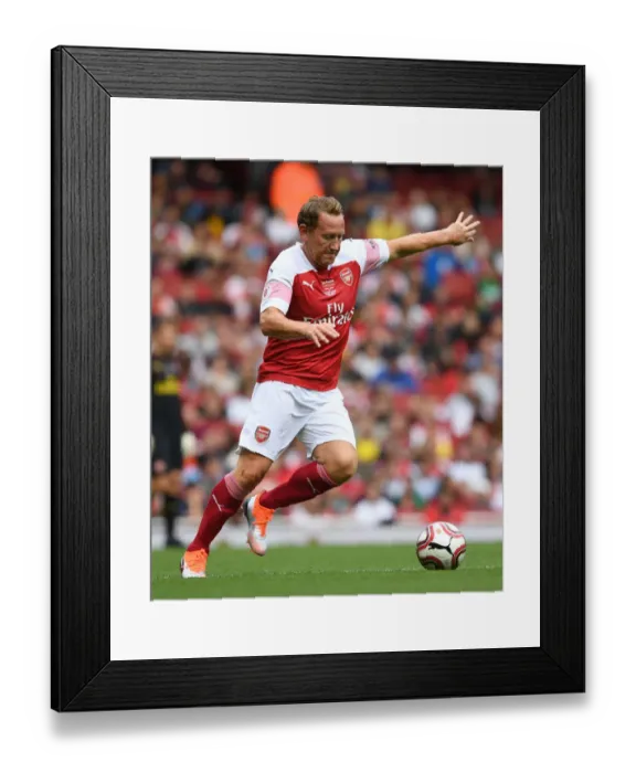 Framed Print : Arsenal Legends vs Real Madrid Legends: A Clash of Football Greats (2018-19)