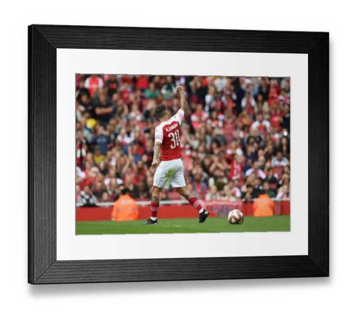 Framed Print : Jeremie Aliadiere Scores the Penalty Winner: Arsenal Legends vs Real Madrid Legends Shootout (2018-19)