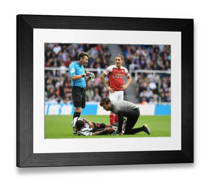 Framed Print : Hector Bellerin Confronts Referee Lee Probert During Newcastle vs. Arsenal Premier League Clash Framed Print : Hector Bellerin Confronts Referee Lee Probert During Newcastle vs. Arsenal Premier League Clash