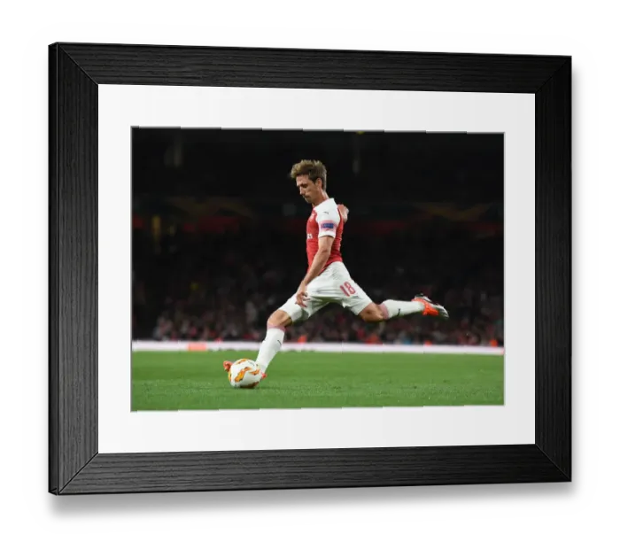 Framed Print : Nacho Monreal in Action: Arsenal vs Vorskla Poltava, UEFA Europa League
